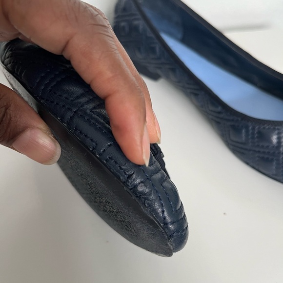 TORY BURCH•NAVY BLUE•QUILTED STYLE LEATHER FLATS•SIZE 8.5 M - Picture 12 of 12